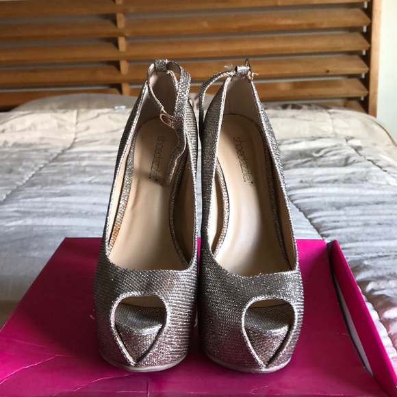 Gold heels - Picture 2 of 4